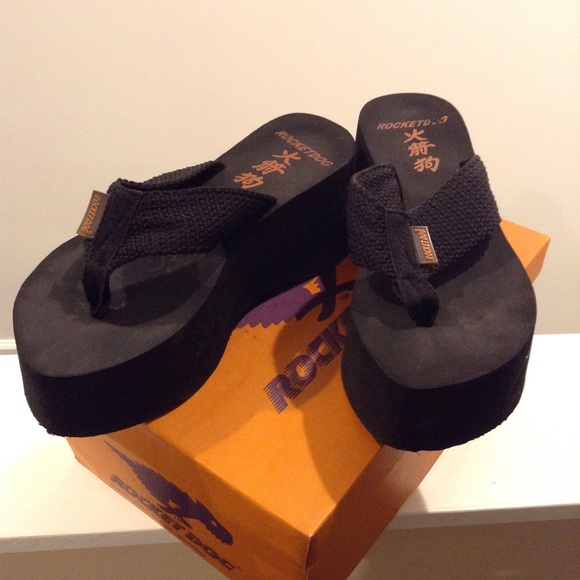 rock dog flip flops